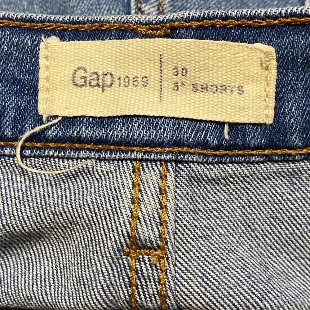 Gap 5” Jean Shorts Women’s 30 Distressed Casual Denim Cut Offs Raw Hem